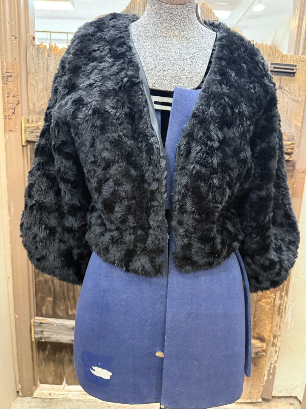 Bisou Bisou Black Faux Fur Cropped Cape Jacket